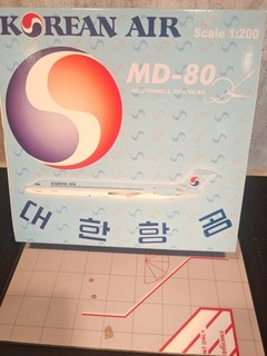 1:200 diecast airline models MD 80 KOREAN AIRLINES