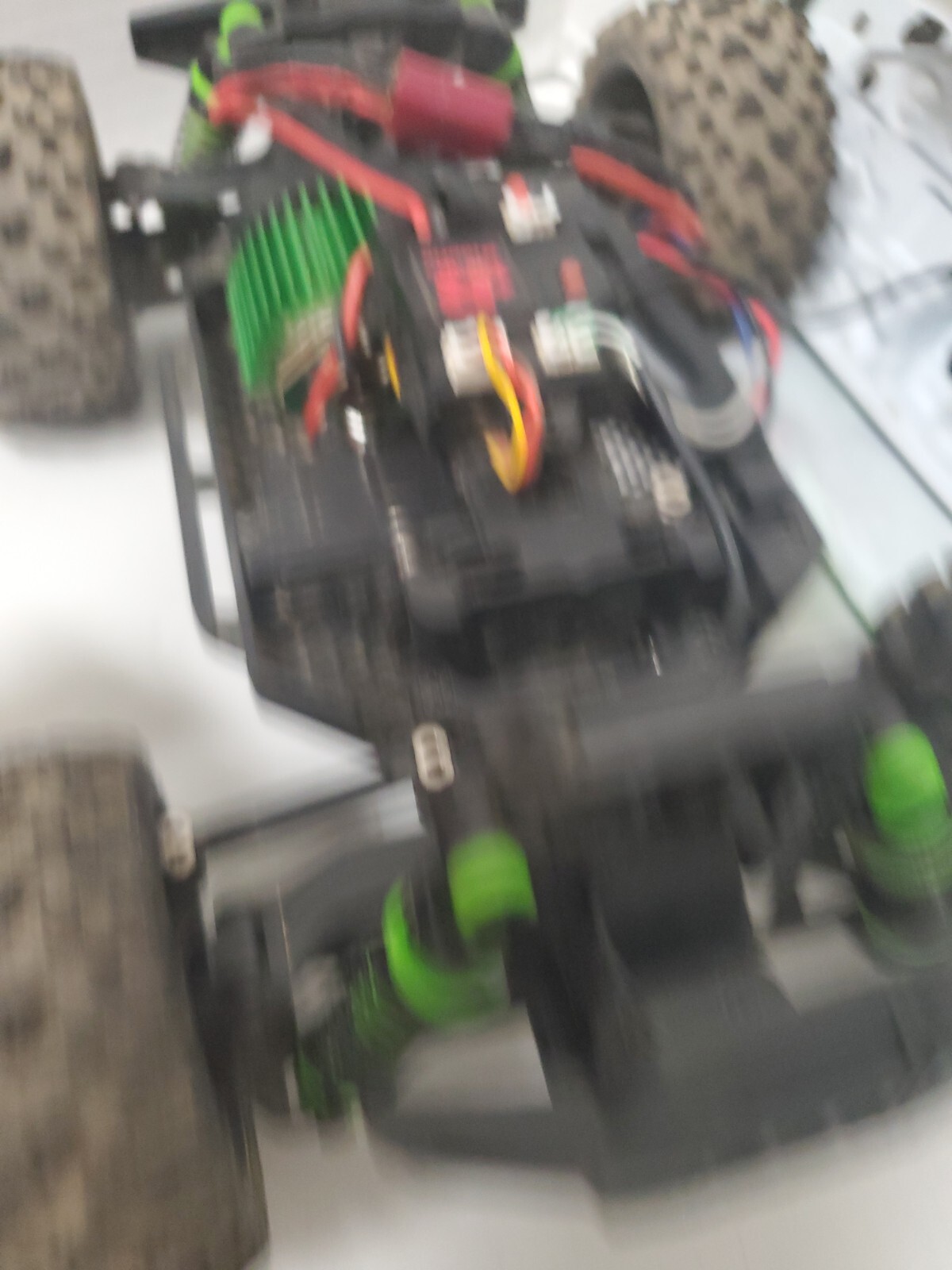 RIAARIO  TEAR UP THE DIRT 1:18 SCALE 4WD Racing Car 2.4G  Remote Control Car