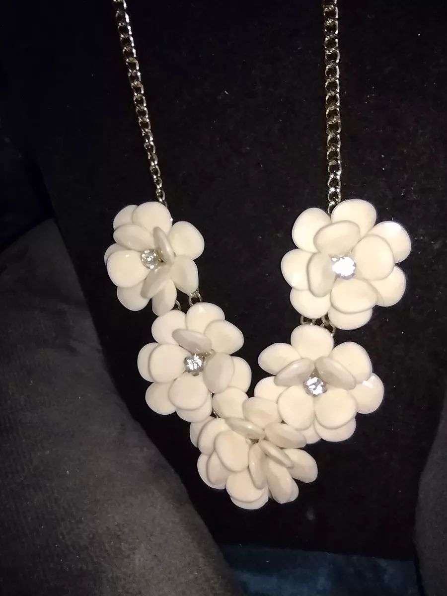 Acrylic on sale flower necklace