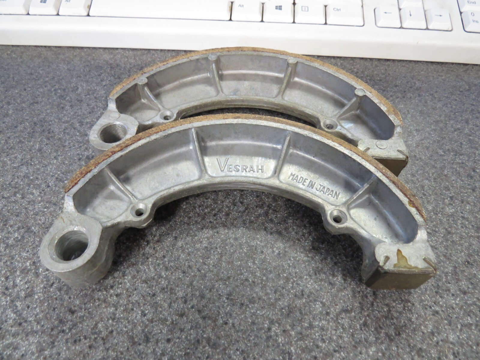Vesrah VB-132S Rear Brake Shoes - Organic, For Honda CB400 CM400 CB450 CM450 CMX450 VT500 CB550SC