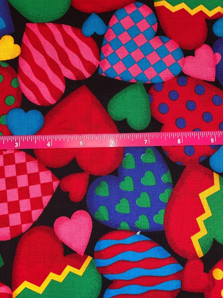 Tela de algodón de 1 yarda completa 36" X 44" NUEVA (5,25) CORAZONES BRILLANTES estampados dispersos Foto 2 de 3