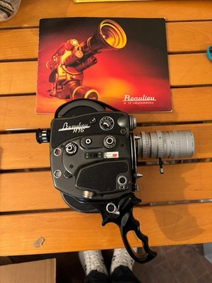 Beaulieu R16 16mm Kamera mit Angenieux Zoom 2,2/17-68mm + Handbuch