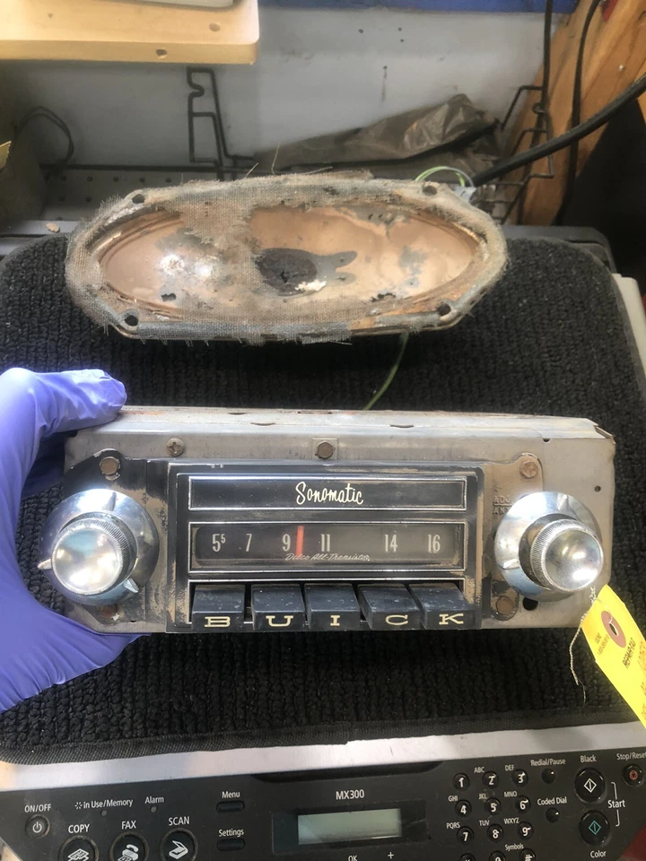 Buick Lesabre 1963, Wildcat Sonomatic radio pulsador am con perillas y altavoz Foto 2 de 4