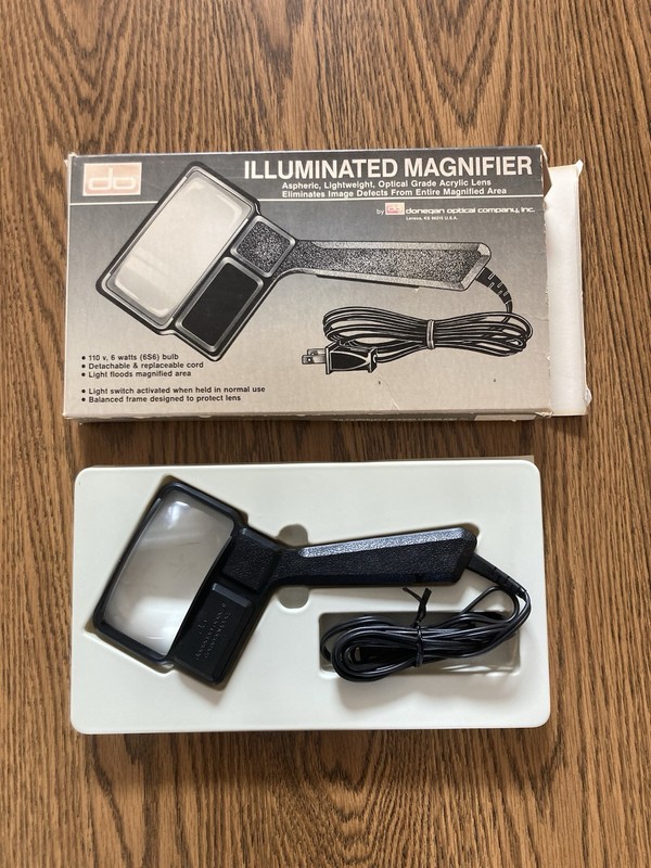 Vintage DONEGAN OPTICAL Light Up HAND HELD MAGNIFIER illuminating