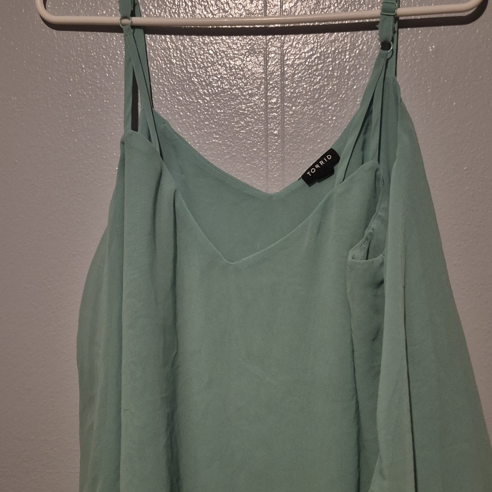 Torrid Green Sleeveless V-Neck Blouse Plus Size 2 Women's Solid