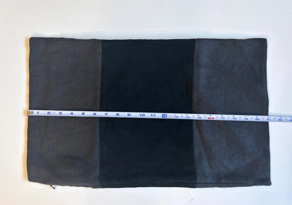 Funda de Almohada Restoration Hardware Lumbar 13 x 21 Gamuza Carbono Banda Central Lino Foto 2 de 4