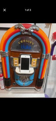 Crosley iJUKE Jukebox Apple iPod CR1701A With Remote & Power Cord.