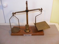 1975 Post Office precision beam scales by Arnold & weight.