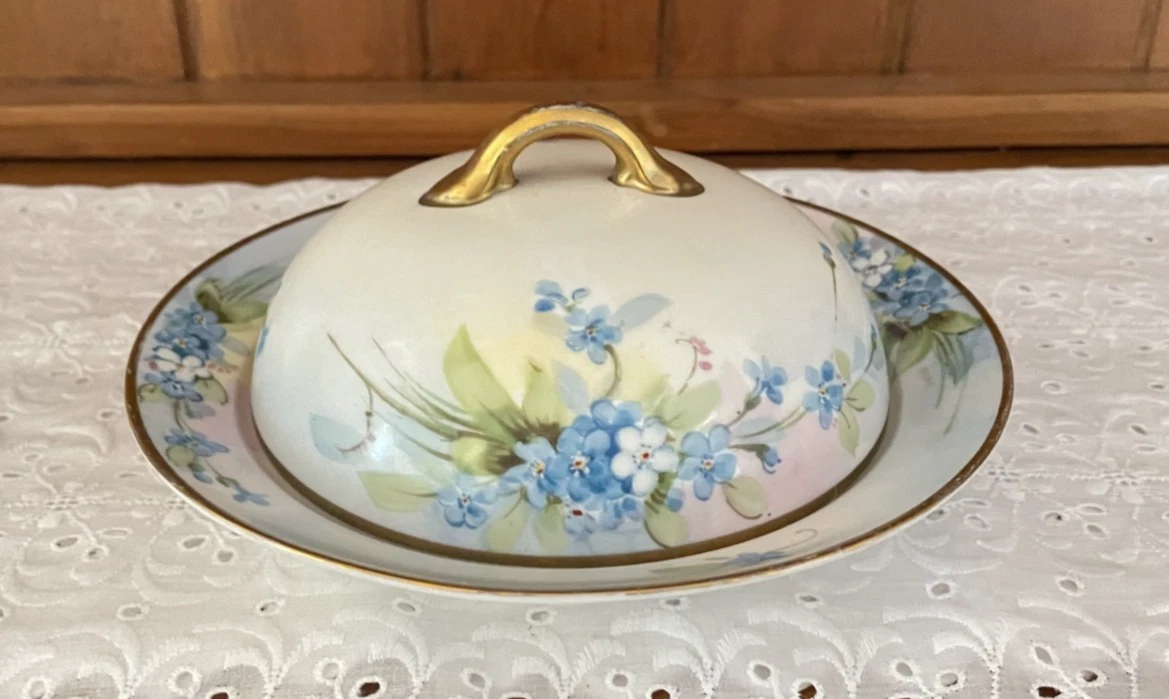 Beautiful Vintage Forget-Me-Not Covered Butter/Cheese Dish
Opens in a new window or tab
