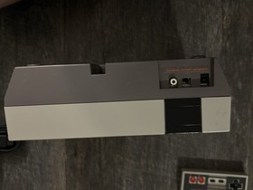 Nintendo Entertainment System (NES-001) Console Bundle Zapper + Controller