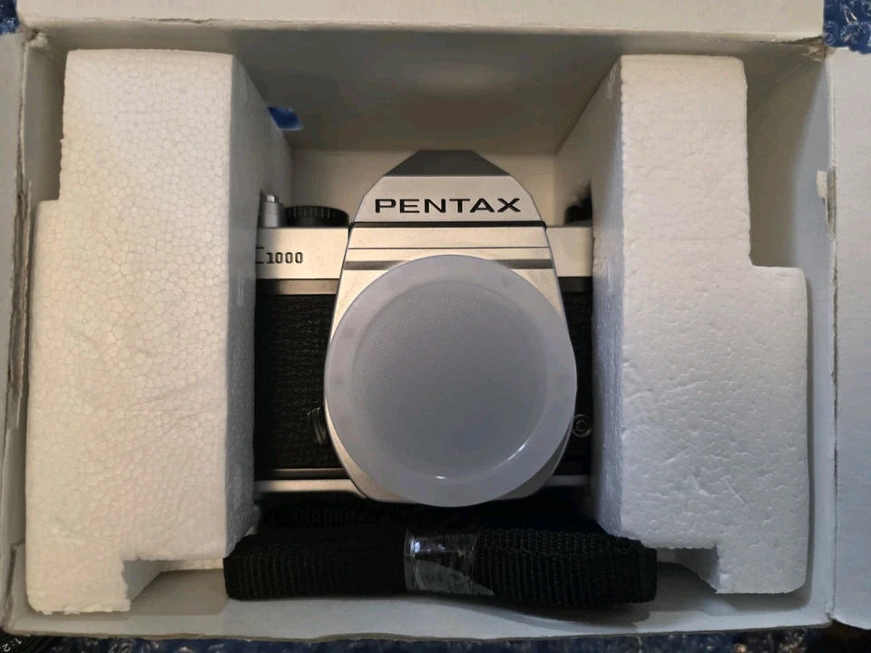 Pentax k1000 camera body new boxed, 4 pentax lenses 85mm, 28mm, 35mm + 50mm - Image 3 of 4