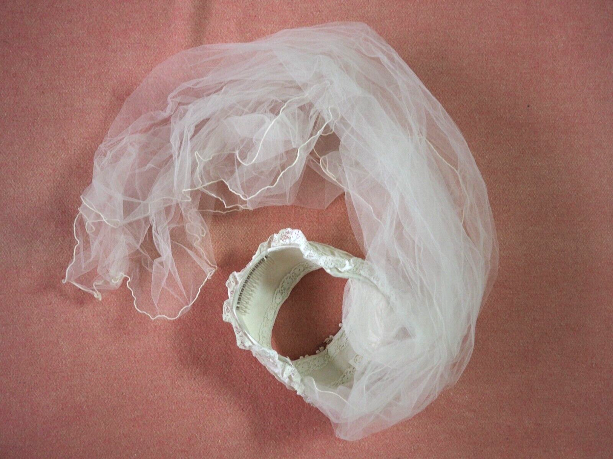 VTG 60s 70s Priscilla of Boston White Lace Juliet Capulet 