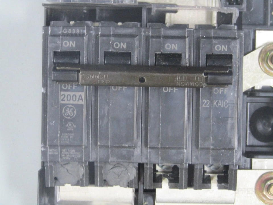 😏 GE 200 AMP LOAD CENTER 120/240 VAC 1 PHASE 3 WIRE 20 CIRCUIT TM2020RCU - Image 4 of 4