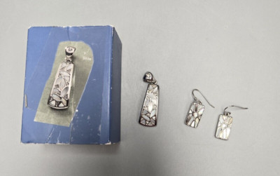 Lia Sophia Wonderland Slide and Matching Earrings Mother of Pearl and Crystals