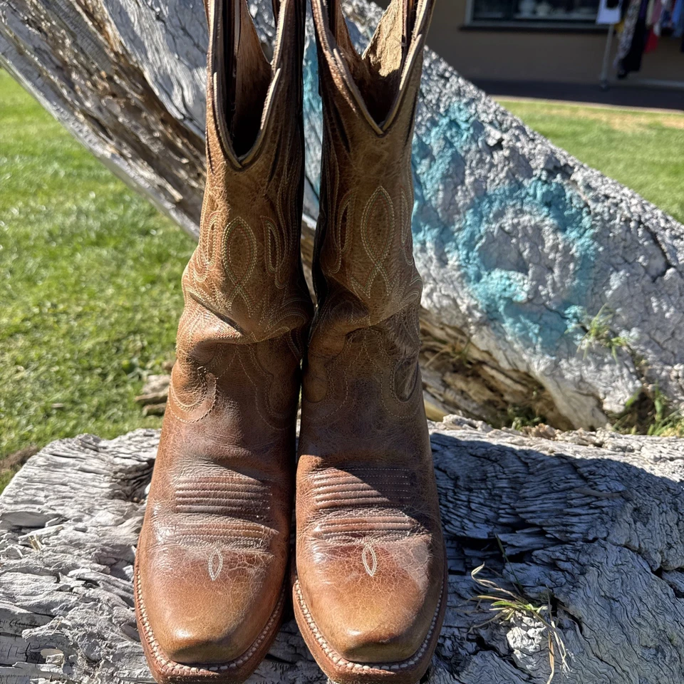 Ariat女式8.5靴 — 第 2/4 张图片