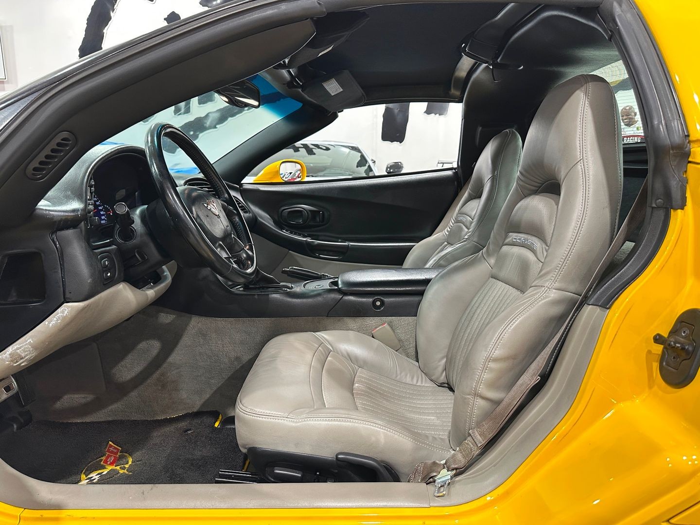 2003 [79U] Millennium Yellow Chevrolet Corvette   | C5 Corvette Photo 9