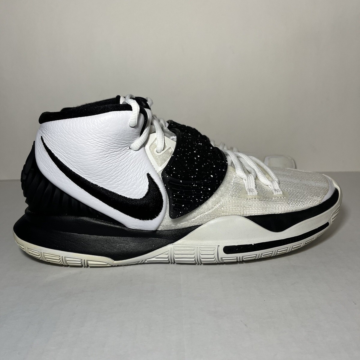 Size Men’s Nike Kyrie Team White Black Basketball Shoes Lace Up
