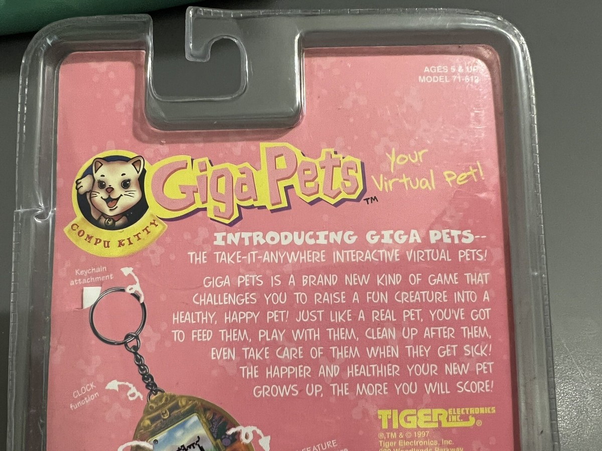 Giga Pet Kitty & Doggie ゴールド　たまごっち Giga Pets Digital Doggie Gold Edition 1997 by Tiger Electronics