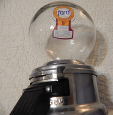 VINTAGE PENNY FORD 1C GUMBALL MACHINE WITH GLASS GLOBE & F-50 KEY
