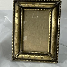 VTG ornate cushion beaded edge small picture frame.