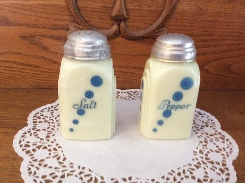 Rare 1930's McKee Roman Arch  Custard Glass Blue Dot Salt & Pepper Shakers