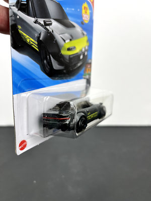 Hot Wheels 2025 Mainline HW Dream Garage Mazda MX-5 Miata Legends