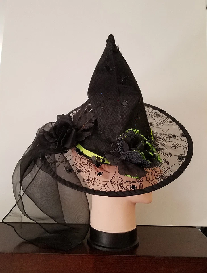 Sombrero de bruja de encaje de Halloween para niños con velo, flores y arañas Foto 2 de 3