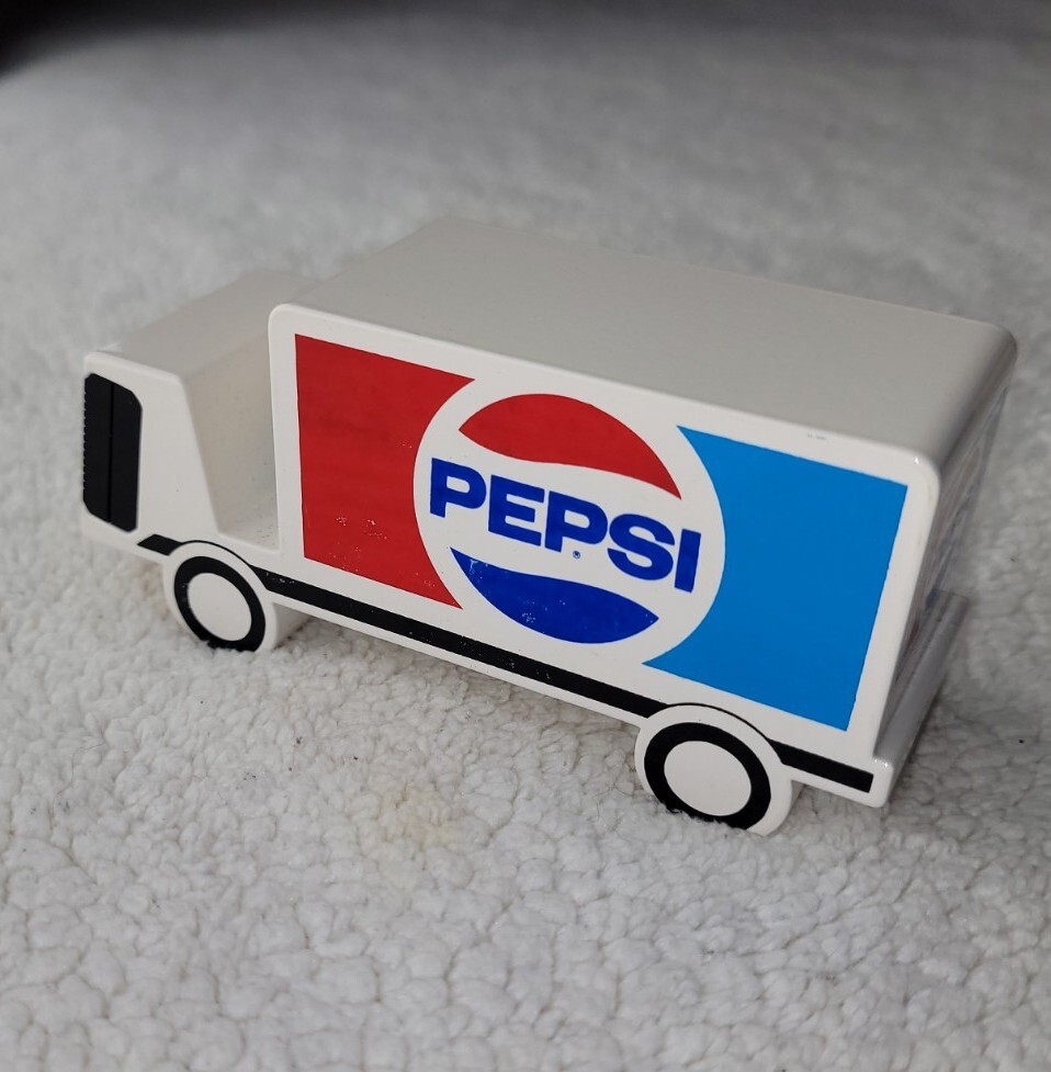 NICE!! 1980s Pepsi New Generation Award Desk Top Clock Truck
