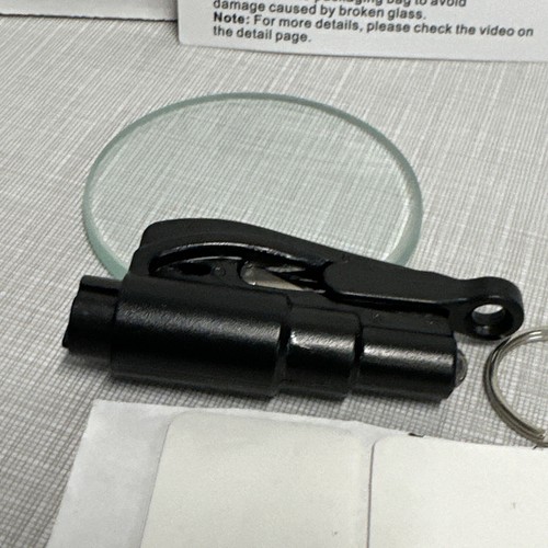 resqme The Original Keychain Car Escape Tool, Seatbelt Cutter, & Window Breaker - Foto 3 di 3