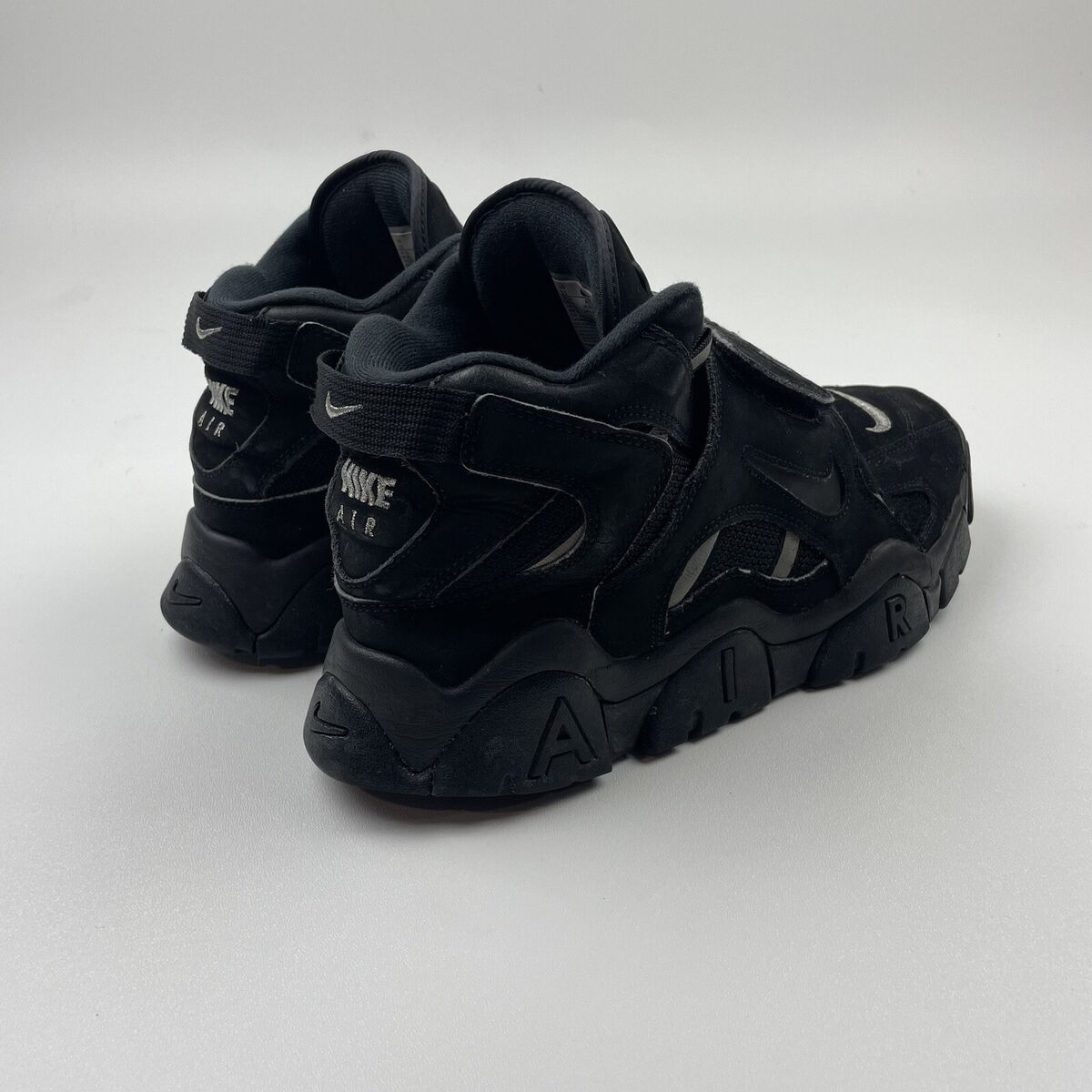 Nike Air Barrage Mid Triple Black Size 11 Men's AT7847-002 Nike Air Barrage Mid Triple Black Size 11 Men's AT7847-002