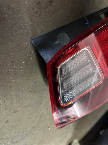2020-2023 HYUNDAI PALISADE PASSENGER Right RH QUARTER TAIL LIGHT OEM 92402s8100 - Picture 3 of 8