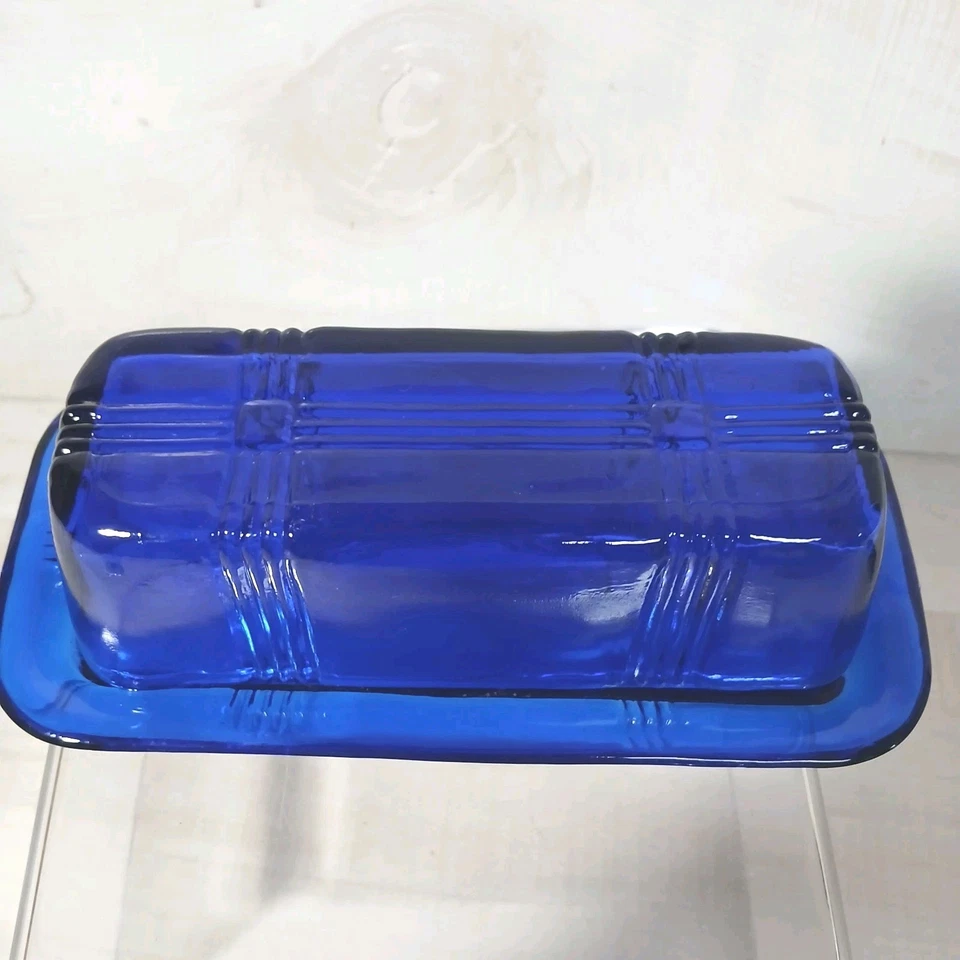 Vintage Hazel Atlas Cobalt Blue Criss Cross Rectangle 1 Lb. Butter Dish w/ Lid - Image 2 of 4
