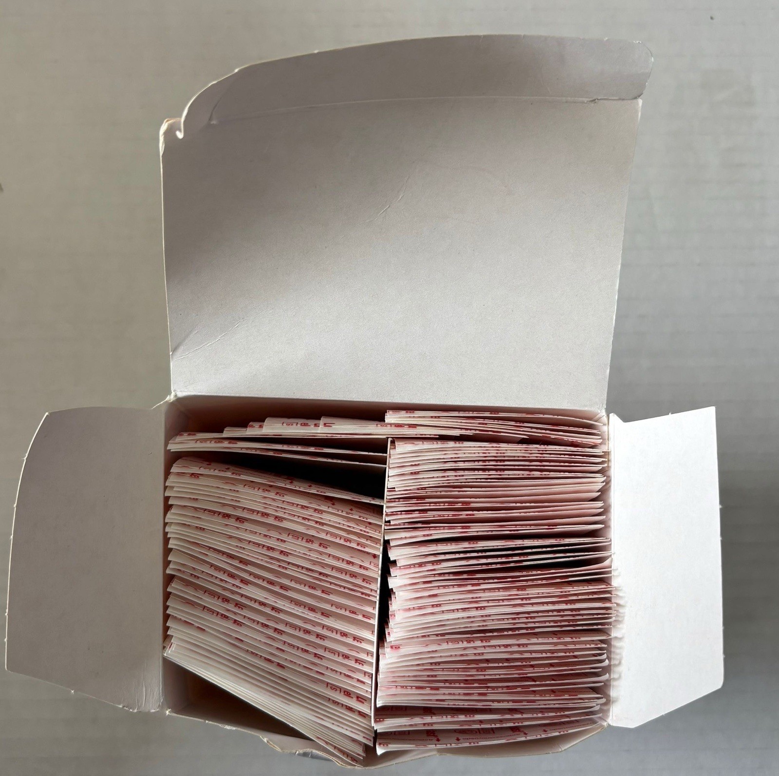 Leukoplast Elastic Fabric Adhesive Bandages Knuckle 1.5" x 3" (100) 76456-07