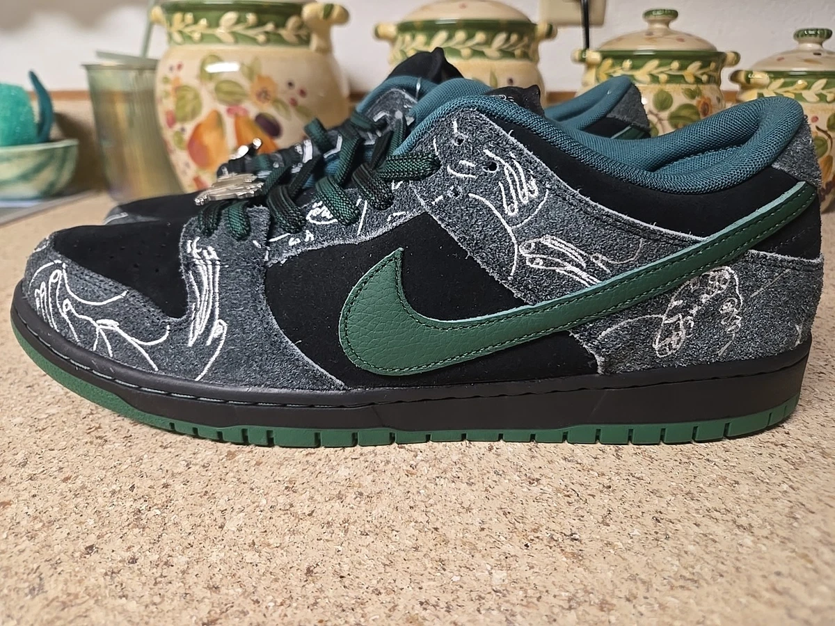 Preços baixos em Nike THERE Skateboards x Dunk SB Low Ultra