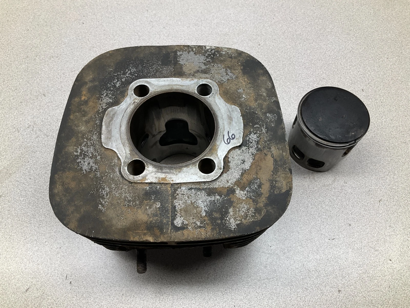1975 75 YAMAHA DT 175 CYLINDER & PISTON