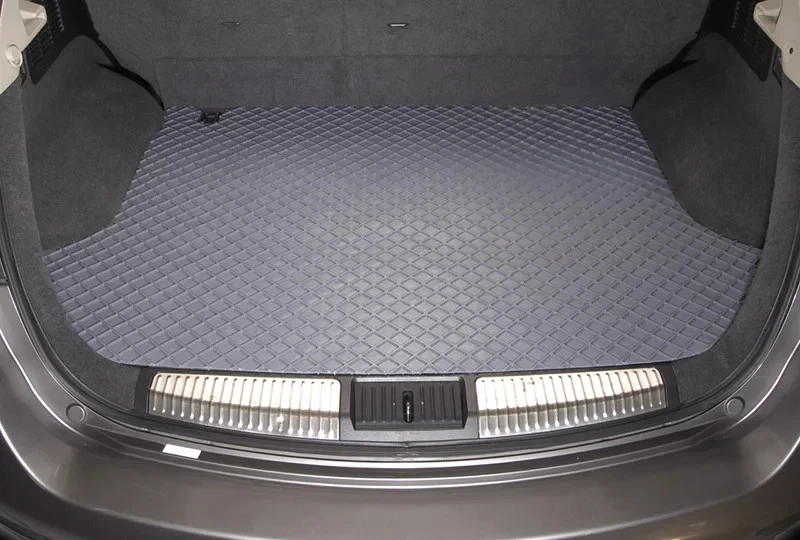 Alfombrilla personalizada de goma Flexomat para maletero de carga para FORD - Hecha en EE. UU. Foto 2 de 4