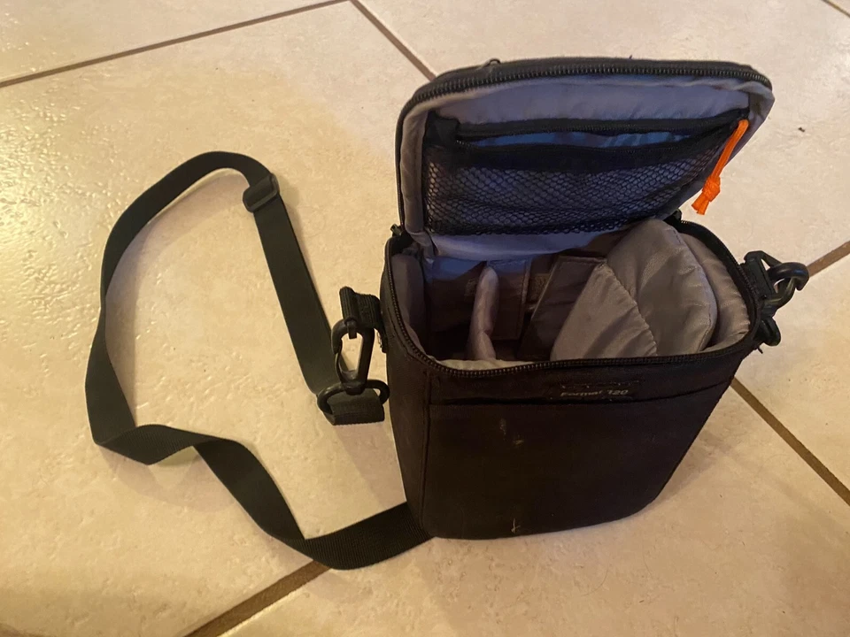 Lowepro Camera Bag 8" x 6" x 5" - Image 2 of 3