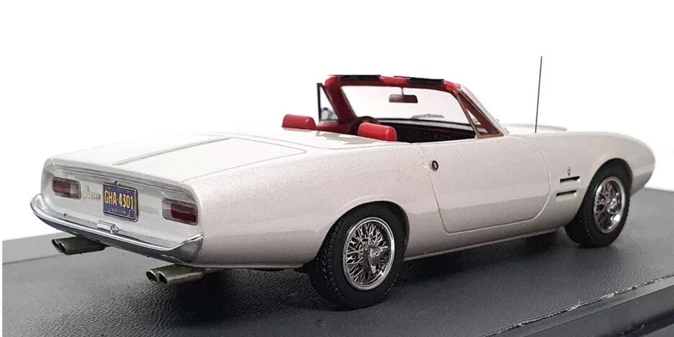 Matrix 1/43 Scale MX10701-031 - 1966 Ghia 450SS Convertible - Silver - Image 2 of 4