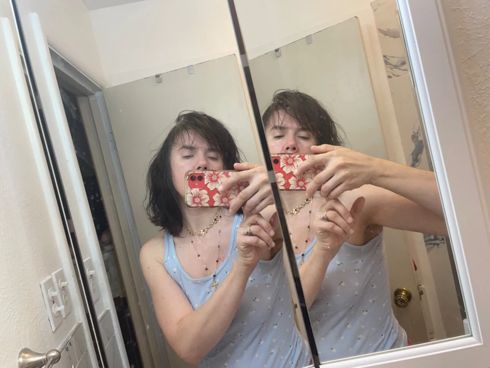 gold chain with garnets and and gold cross gold filled bows with rubies necklace - Image 4 of 4