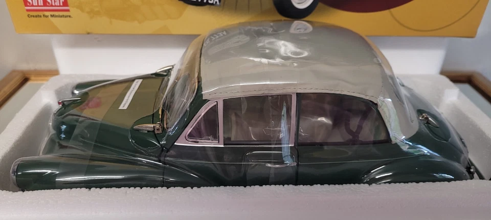 Sun Star 1:12 1963 Morris Minor 1000 Tourer BNIB Green - Image 2 of 4