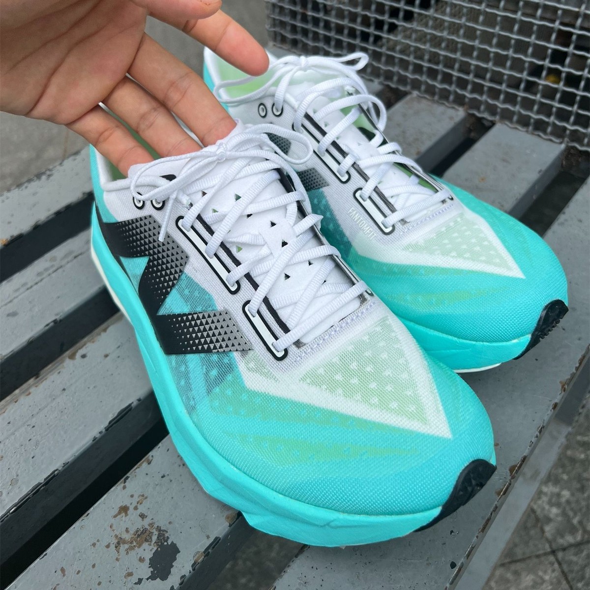 New Balance FuelCell SuperComp Elite v4 Cyber Jade New Balance FuelCell SuperComp Elite v4 Cyber Jade