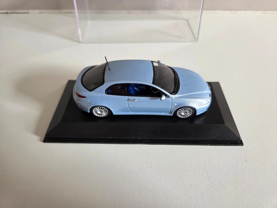 Minichamps 1/43 Alfa Romeo GT - Nuvola Blue - 2003 - 400120324 - Immagine 3 di 4