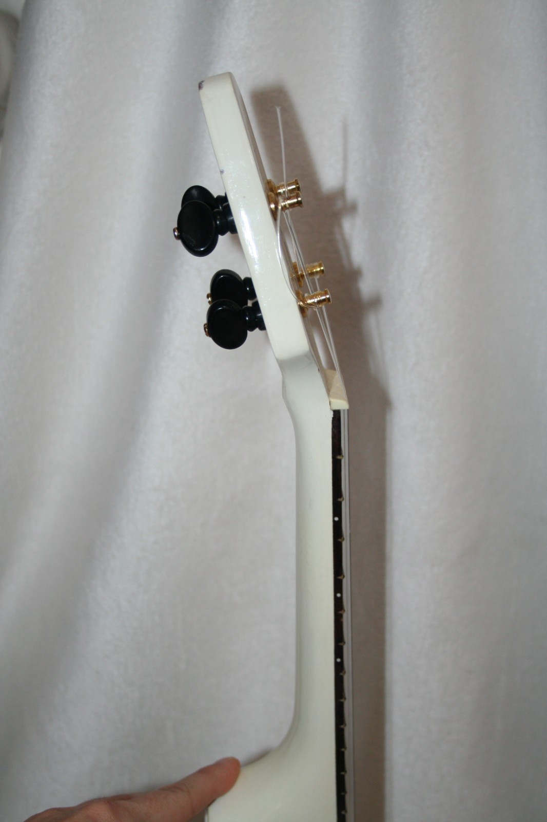 VINTAGE RARE FLYING V SOPRANO UKULELE GLAM ROCK SPACE AGE UNIQUE ACOUSTIC GUITAR