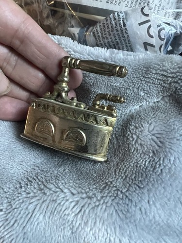 Antique small model iron - Picture 2 of 4