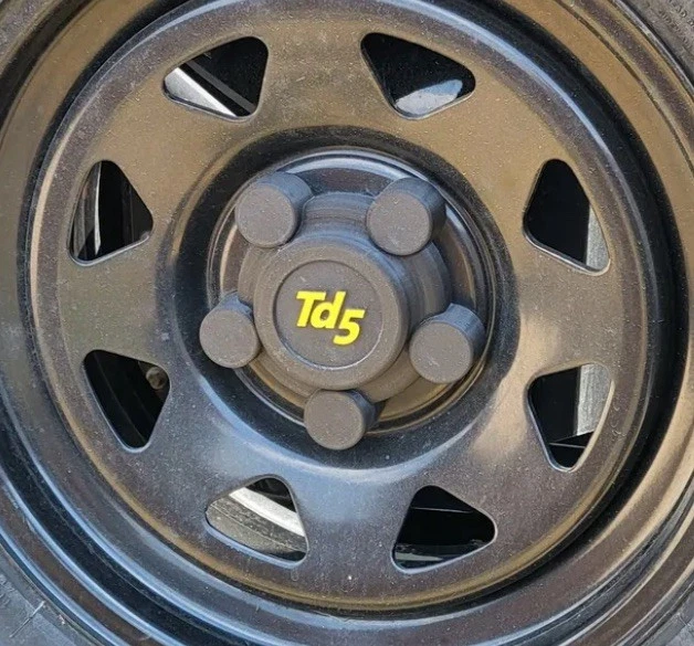 Land Rover Discovery 2 Hub Caps - Image 2 of 2