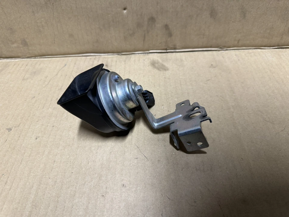 VOLKSWAGEN GTI 2015-2018 BOCINA DEL LADO DEL CONDUCTOR CON SOPORTE Foto 2 de 2