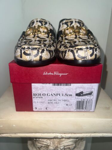 Women's NIB Black SALVATORE FERRAGAMO Monogram Rolo Gancini Loafers Size 9.5C - Picture 3 of 11