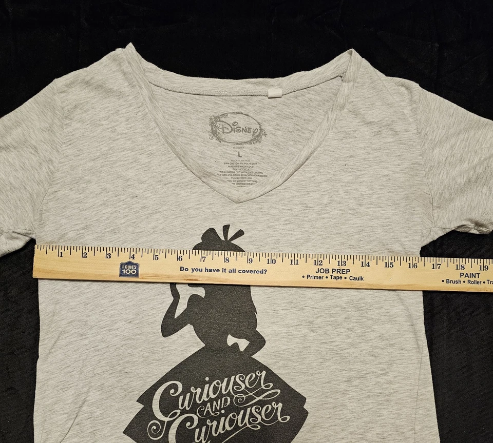 Camiseta grande Disney Alicia en el País de las Maravillas Alicia Silueta Curiosa y Curiosa Foto 3 de 4