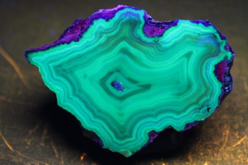 Muestra de coleccionista de ágata Cóndor (fluorescente) - Imagen 2 de 5