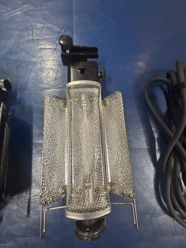 Профессиональный студийный комплект освещения для фотографии и пленки Lowel Tota Lights (пара) - Изображение 4 из 4